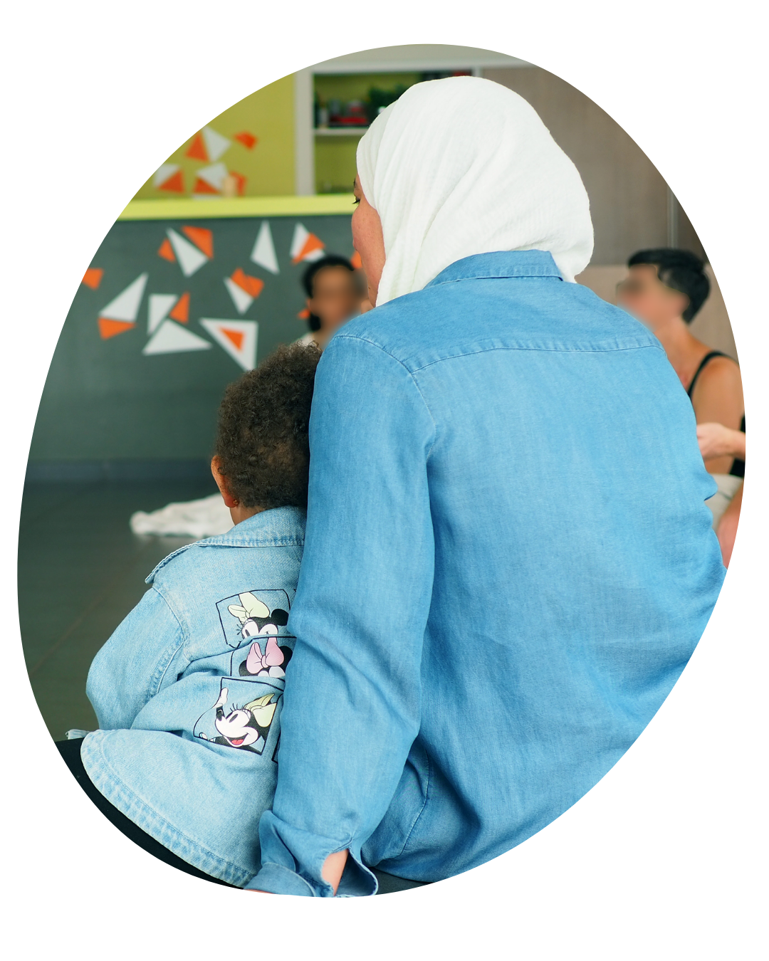 une maman et son enfant